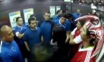 Movie : Gegnerische Fußball-Fans im Fahrstuhl