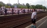Lustiges Video : Humba am Bahnhof Benrath