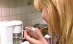 Funny Video : Wenn Blondinen Kaffee kochen