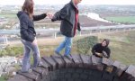 Lustiges Video - Schornsteinspaziergang