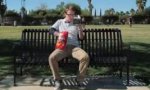 Funny Video - Krümelfeste Aufreiß-Masche