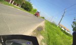 Lustiges Video : Eine Frau, ein Motorrad und ein...