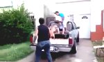 Lustiges Video : Abgang vom Pickup