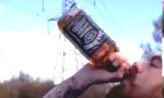 Lustiges Video - Flasche Whiskey auf Ex