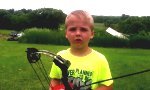 Lustiges Video - Kleiner Bogenschütze