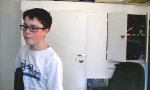 Funny Video - Im Kinderzimmer wird scharf geschossen