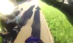 Flucht auf dem Moped