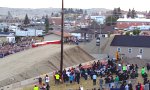 Lustiges Video : Semi Truck Jump Weltrekord