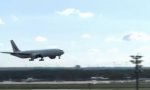 Funny Video - Boeing 777 Landung