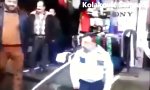 Funny Video : Kleiner Mann mit großen Agressionen