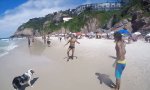 Funny Video : Strandfußball mit den Zweibein-Buddies
