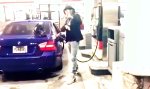 Movie : Tanzeinlage an der Zapfsäule