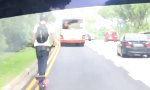 Funny Video : Mit dem Elektro-Scooter außerhalb der Ortschaft