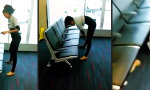 Limbo-Challenge: Flughafensitzbank