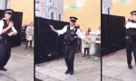 Polizist zeigt wie’s geht