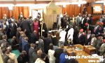 Funny Video : Im Parlament von Uganda fliegen die Fäuste