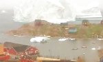 Funny Video : Eisberg kratzt an Küste vorbei