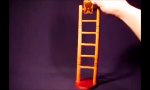 Lustiges Video - Geschmeidig die Treppe runter