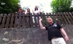 Funny Video : Die Mauer muss... saniert werden!
