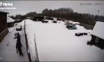 Movie : Mal fix den Schnee vom Dach holen