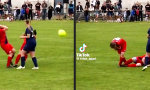 Lustiges Video : Zwei mit einem Ballstreich