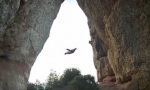 Movie : Mit Wingsuit durch den Felsenspalt