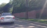 Funny Video : Gechillt übers Auto springen