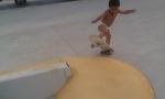 Lustiges Video - Skateboard-Knirps